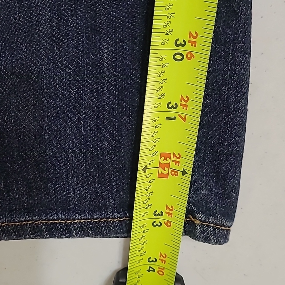 Eddie Bauer Boyfriend Fit Relaxed Leg Jeans with Button Fly size 8 TALL - Picture 9 of 10